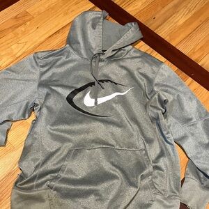 Nike Gray Hoodie with Iconic Swoosh lr